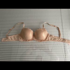 VICTORIA SECRET NUDE BRA. NEVER WORN 36 C